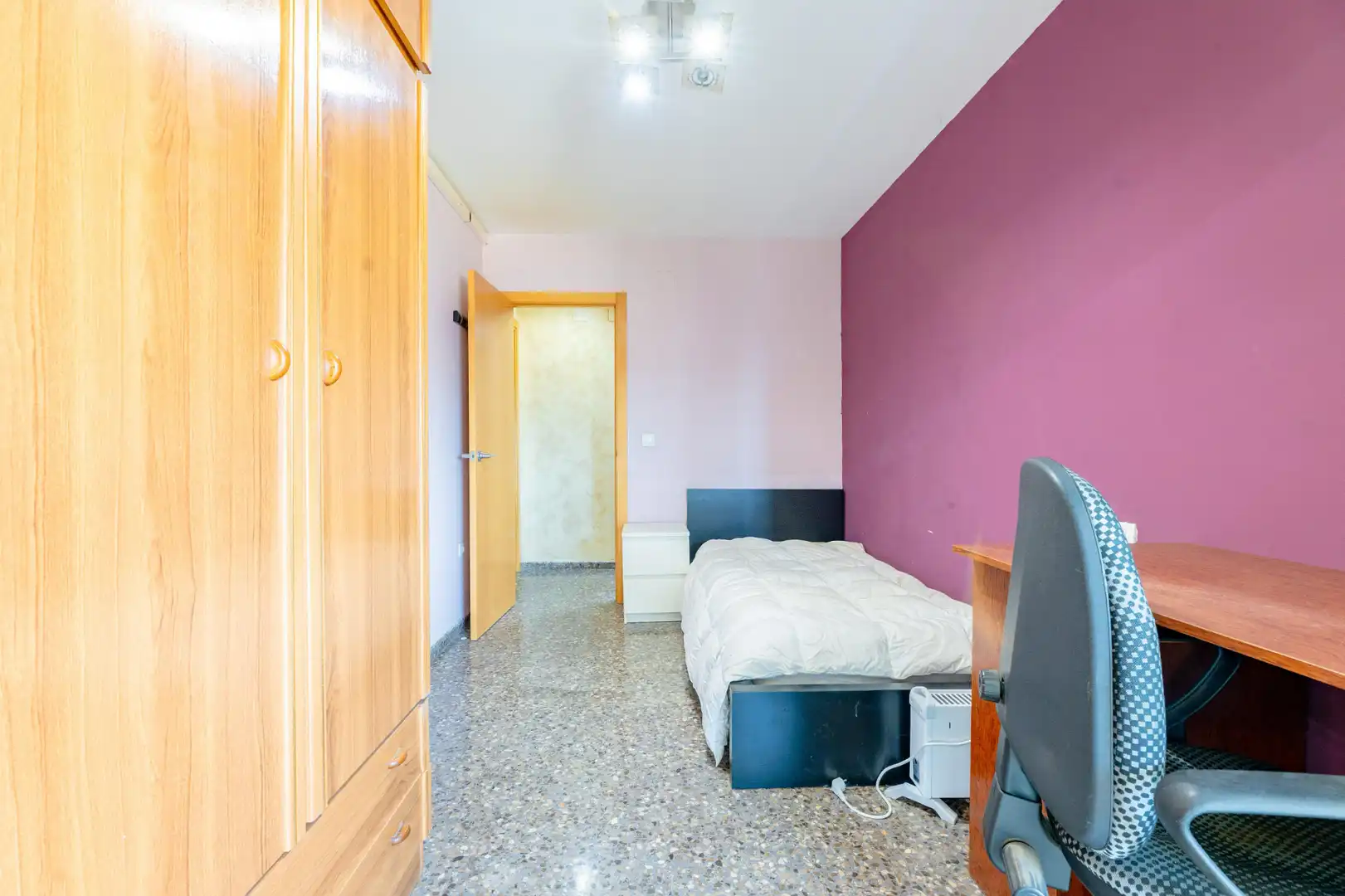 Bedroom of Flat for sale in Paterna  with Air Conditioner, Storage room and Balcony