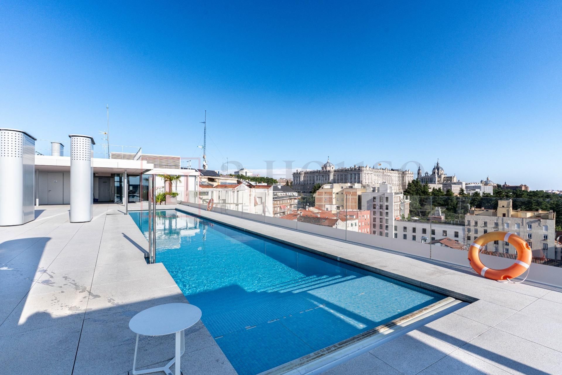 Piscina de Pis en venda en  Madrid Capital amb Aire condicionat, Calefacció i Terrassa
