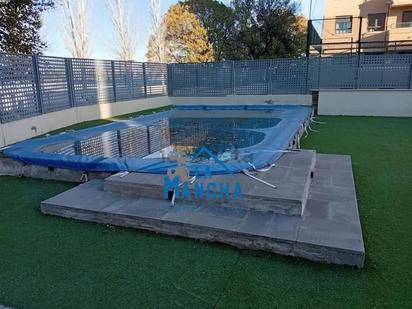 Piscina de Pis en venda en  Albacete Capital amb Aire condicionat, Calefacció i Terrassa