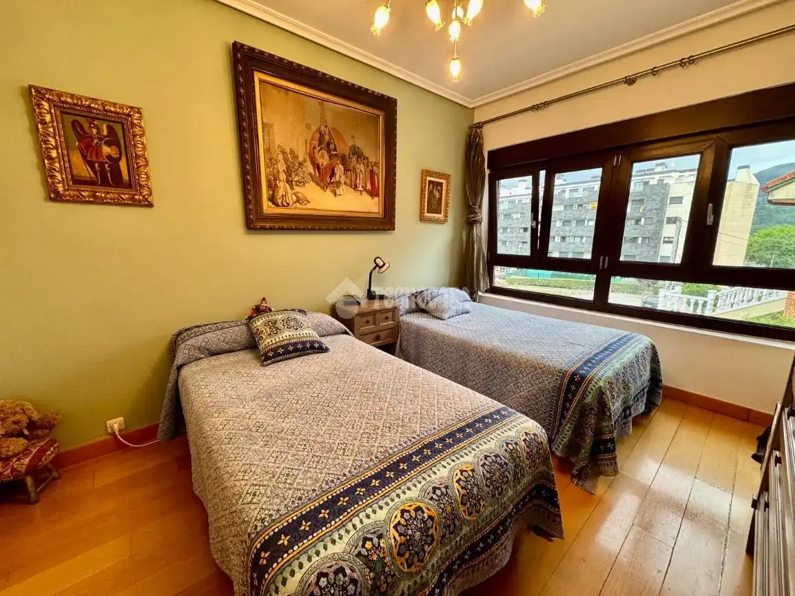 Dormitori de Casa o xalet en venda en El Astillero   amb Calefacció, Parquet i Terrassa