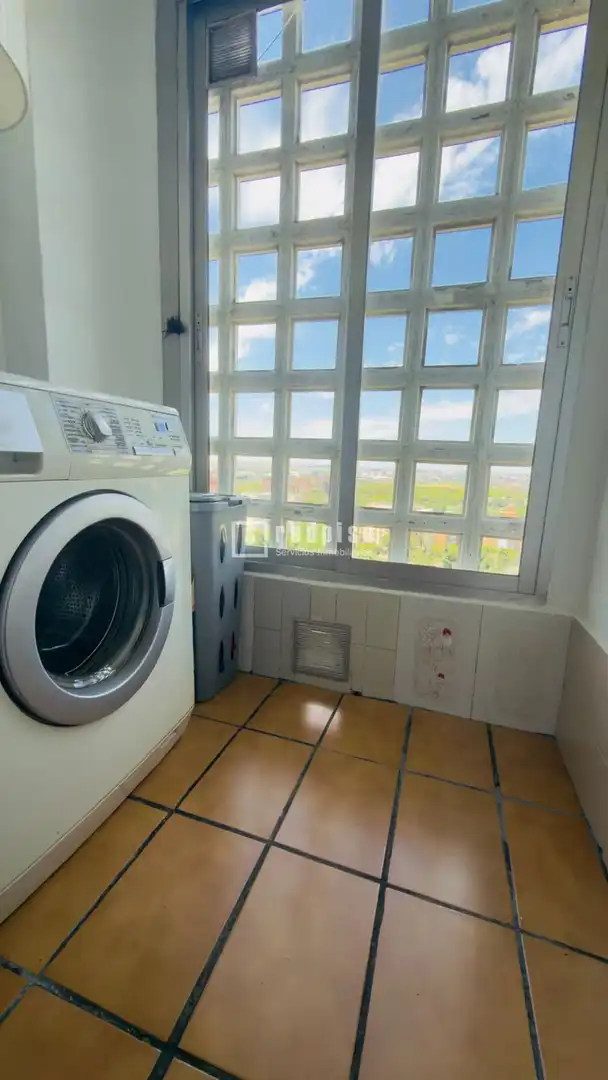Flat for sale in de Felipe de Diego, Palomeras Bajas
