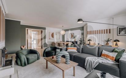 Sala d'estar de Apartament de lloguer en  Madrid Capital amb Aire condicionat, Calefacció i Moblat