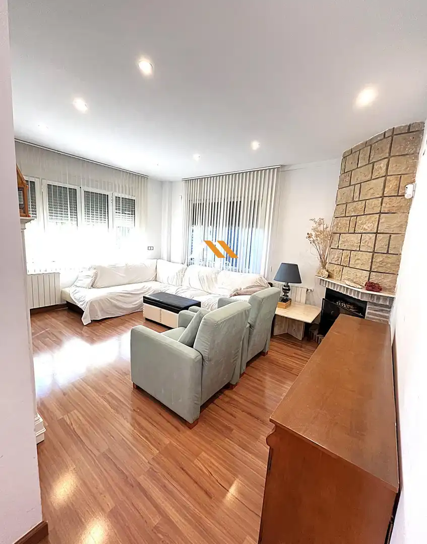 Sala d'estar de Casa o xalet en venda en Paterna amb Aire condicionat, Calefacció i Jardí privat