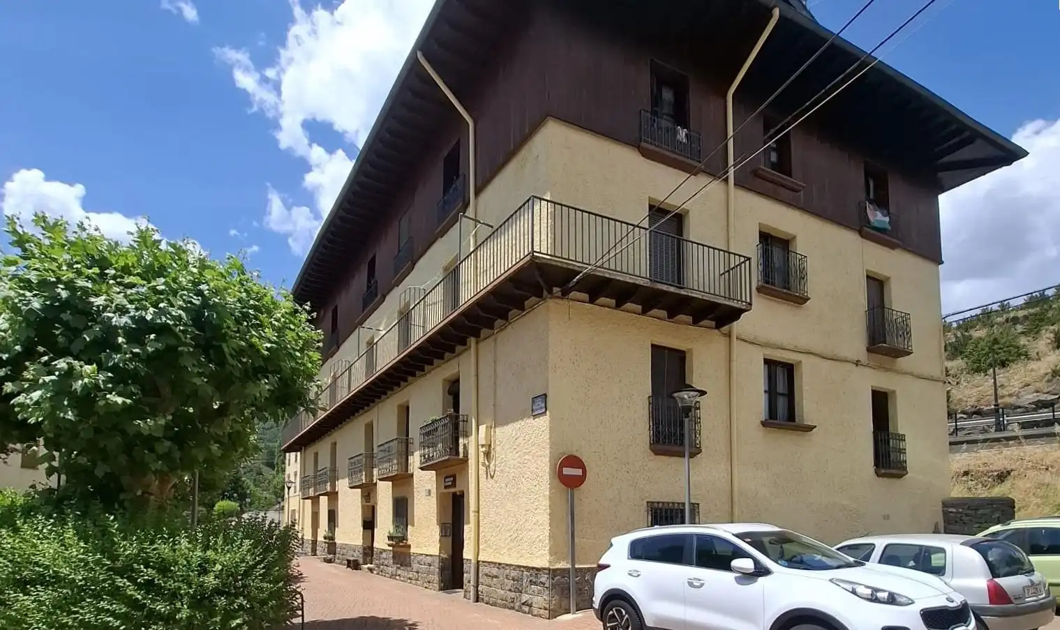 Vista exterior de Pis en venda en Villanúa amb Calefacció, Traster i Moblat