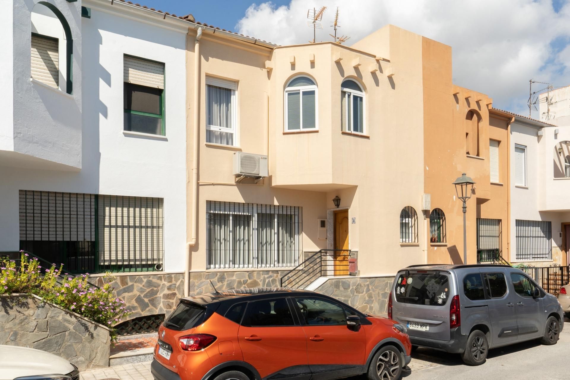 Vista exterior de Casa o xalet en venda en Motril amb Balcó