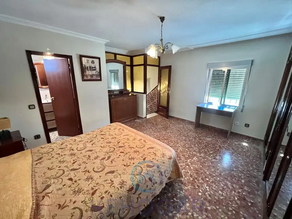 Bedroom of Houses for sale in Dos Hermanas