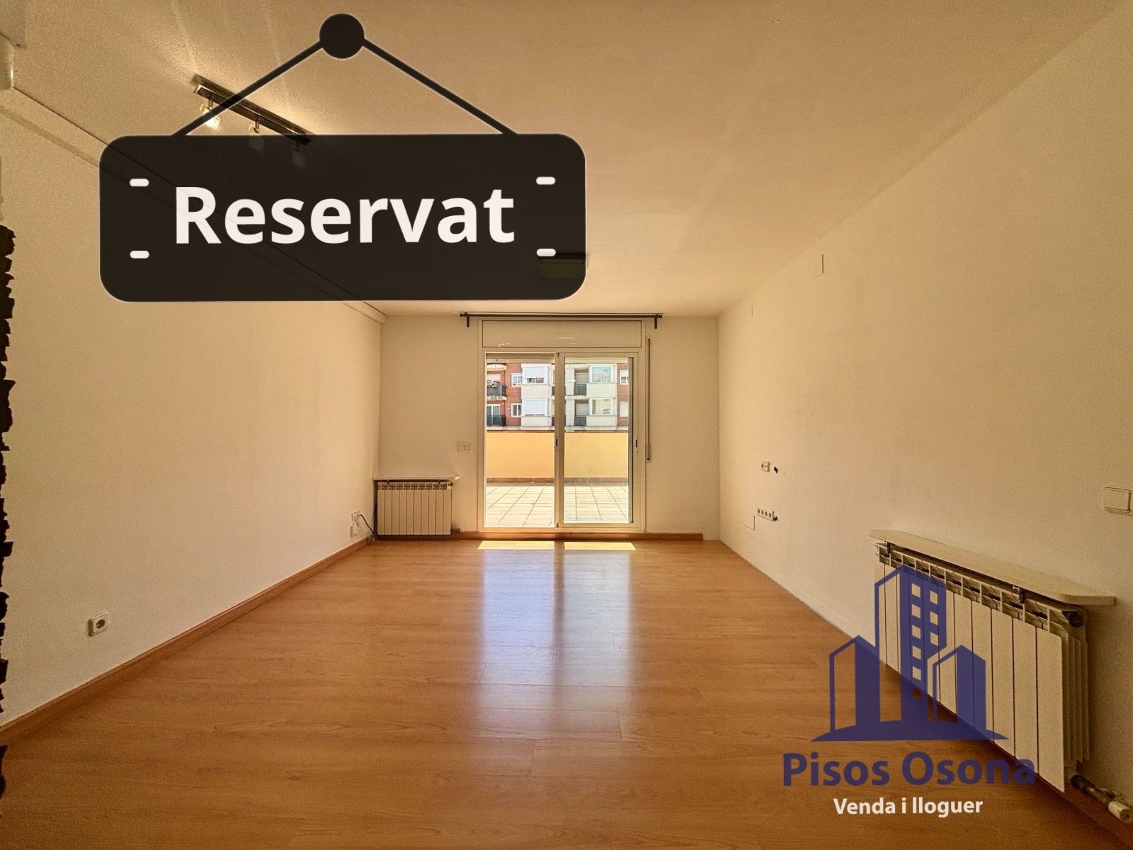 Flat for sale in Vic  with Air Conditioner, Heating and Terrace
