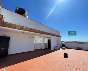 Vista exterior de Àtic en venda en Alcalá del Río amb Terrassa