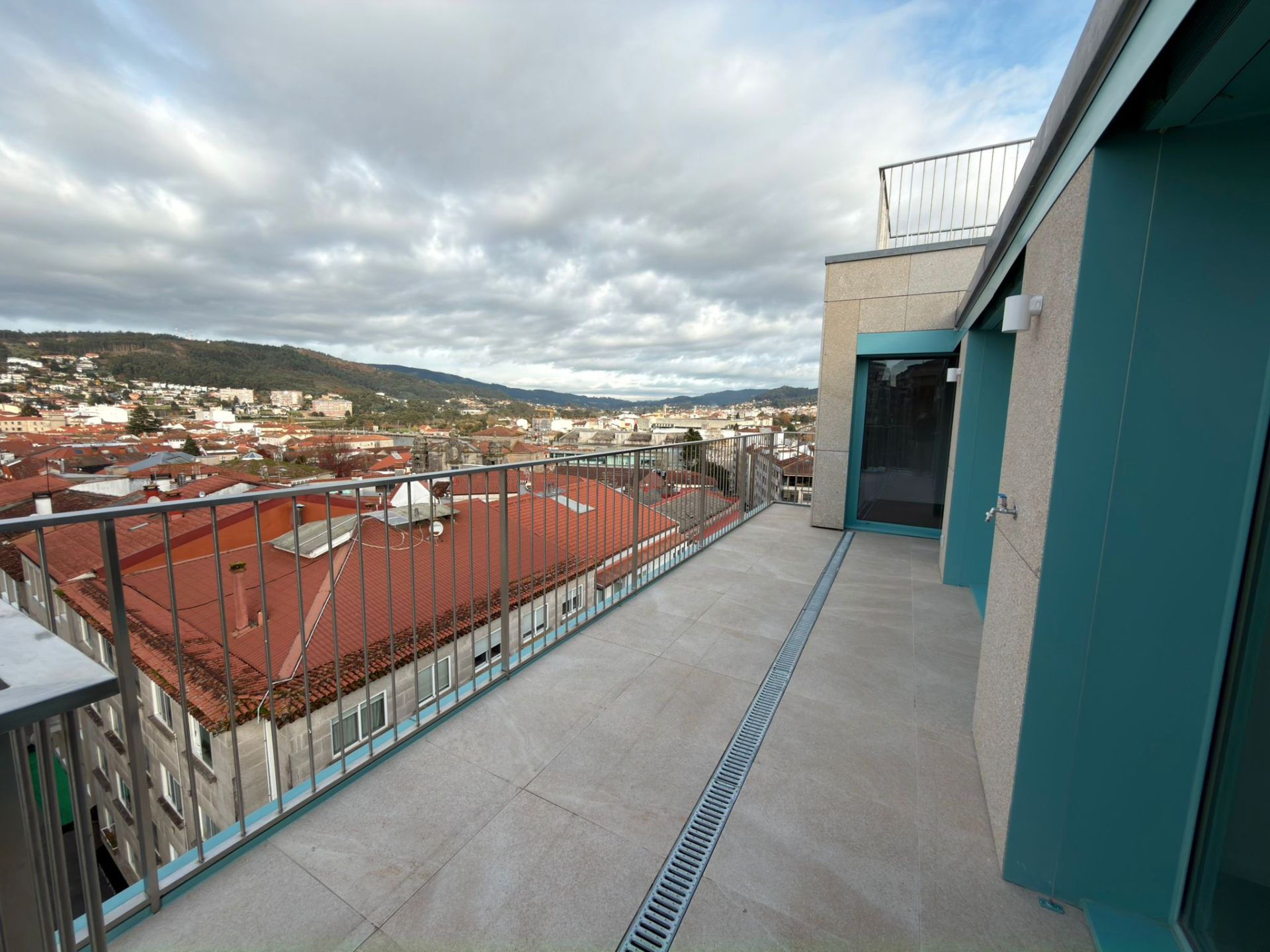 Terrace of Attic for sale in Pontevedra Capital   with Air Conditioner, Heating and Parquet flooring