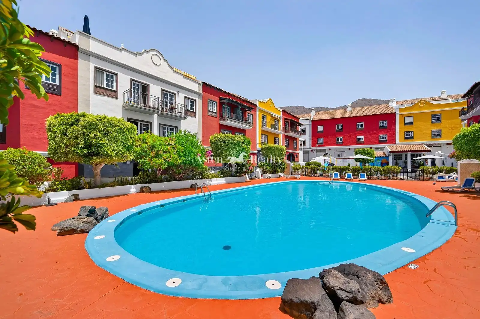 Vista exterior de Casa adosada en venta en Adeje con Terraza, Trastero y Piscina