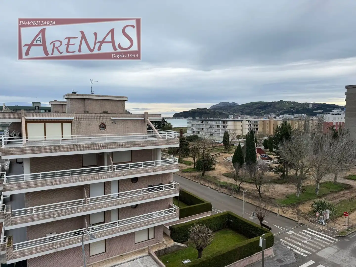 Vista exterior de Piso en venta en Laredo con Calefacción, Jardín privado y Parquet