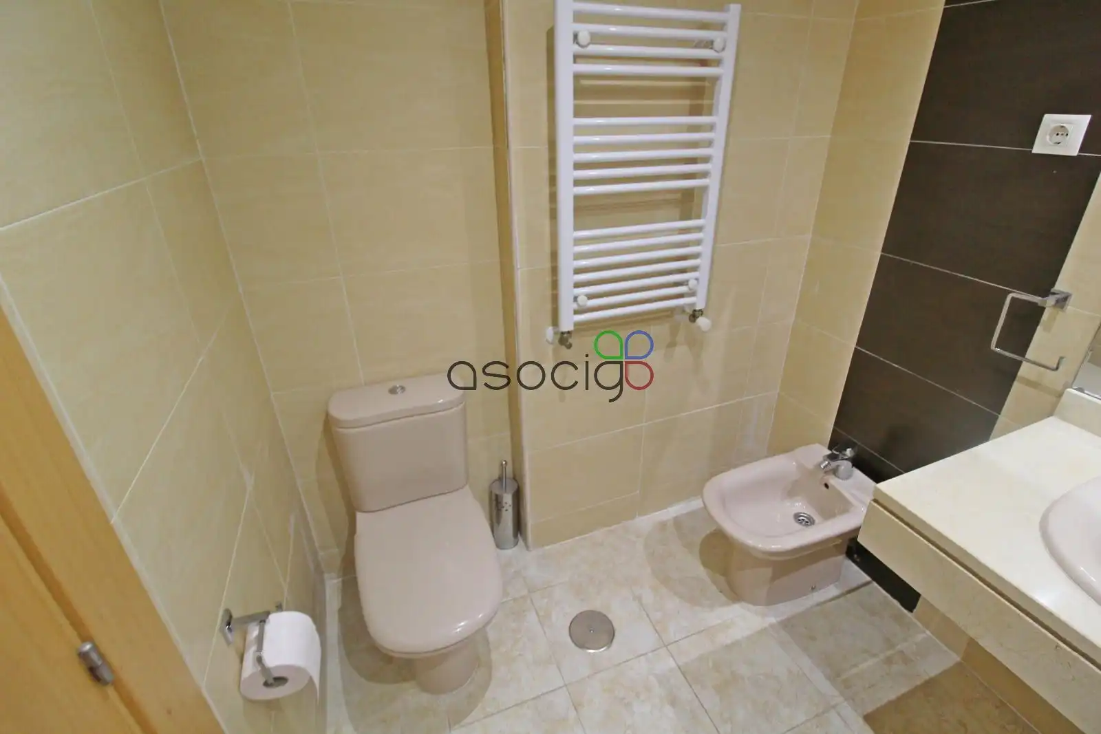 Baño de Piso en venta en Yebes con Calefacción, Trastero y Piscina