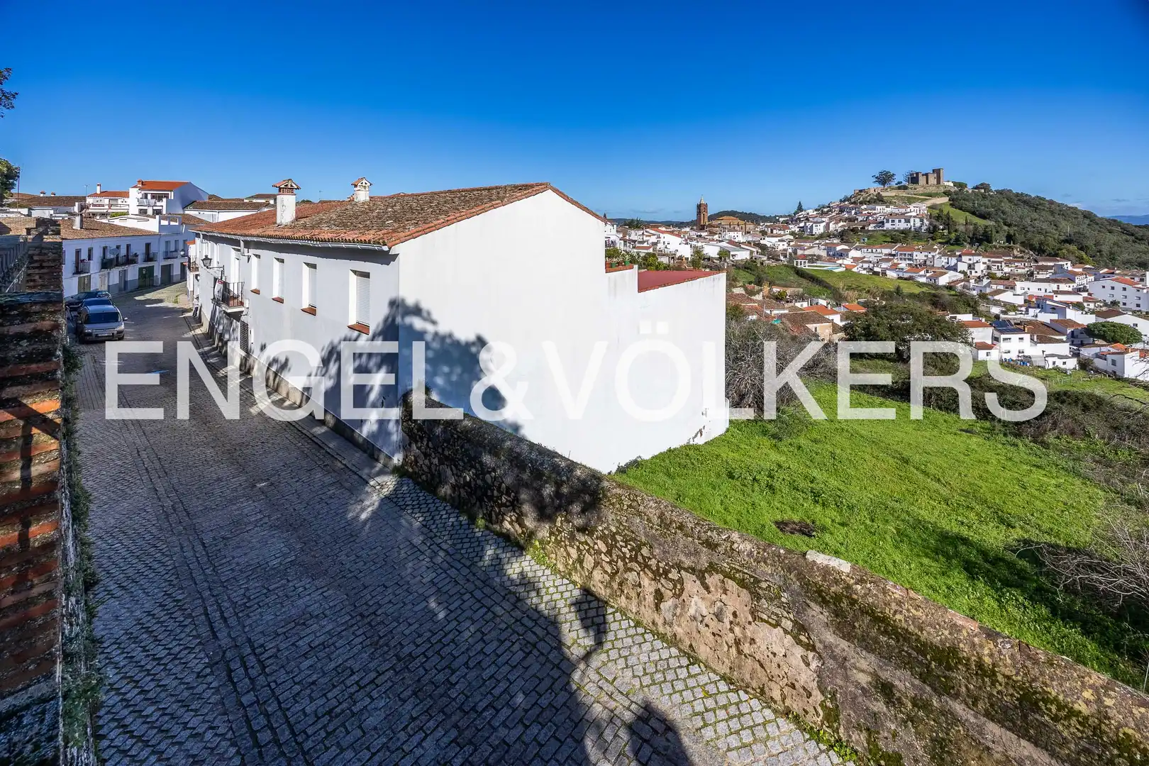 Vista exterior de Casa o xalet en venda en Cortegana amb Calefacció, Jardí privat i Terrassa