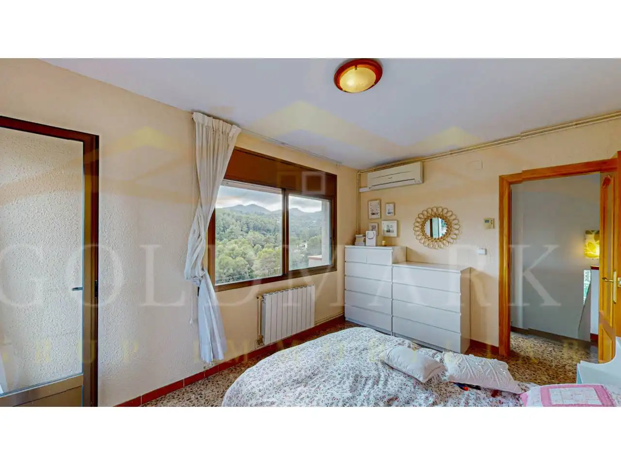 Habitación de Casa o chalet en venta en Corbera de Llobregat con Aire acondicionado, Calefacción y Jardín privado