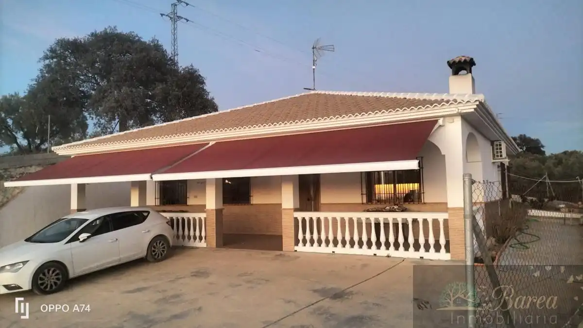 Vista exterior de Casa o xalet en venda en Iznájar amb Piscina