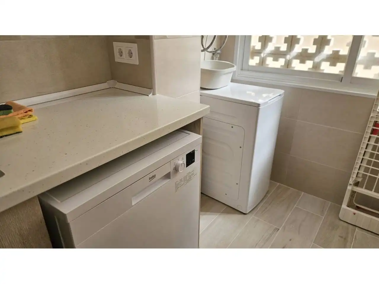 Cocina de Piso de alquiler en Vilanova i la Geltrú con Jardín privado, Terraza y Amueblado