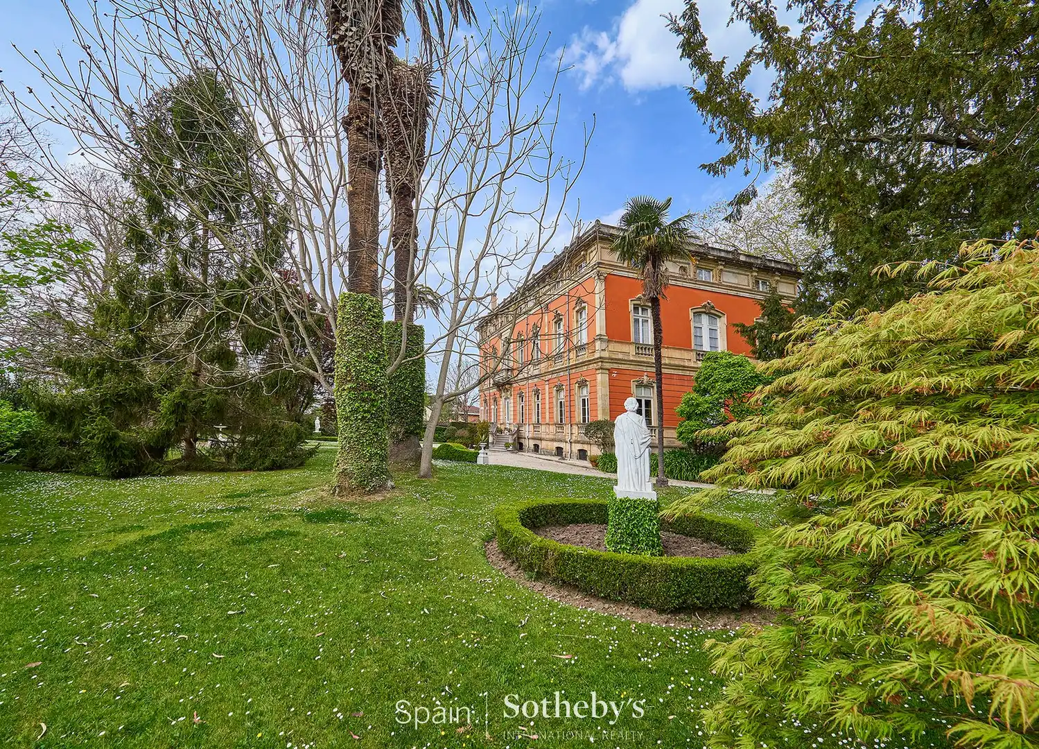 Vista exterior de Casa o xalet en venda en Gijón  amb Calefacció, Jardí privat i Terrassa