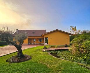 Vista exterior de Casa o xalet en venda en Ames amb Aire condicionat, Calefacció i Jardí privat