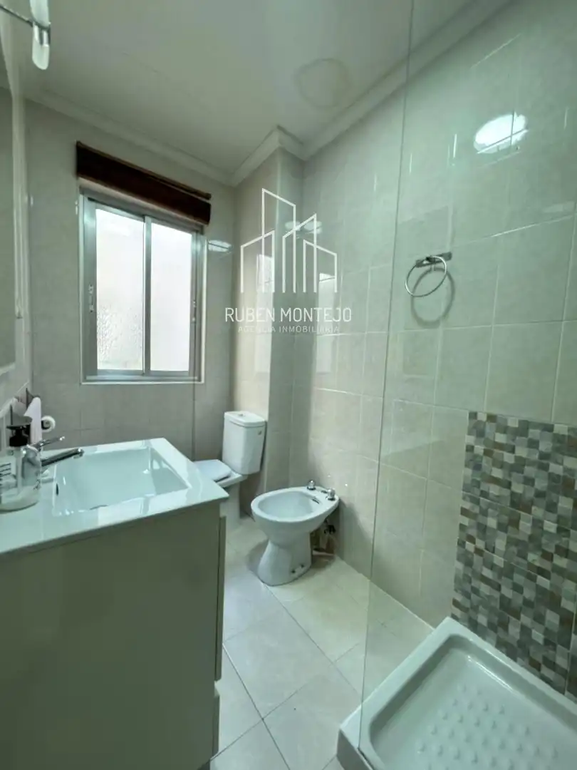 Badezimmer von Wohnung zur untervermieten in Salamanca mit Heizung, Terrasse und Möbliert