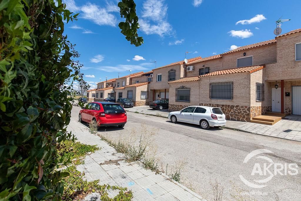 Vista exterior de Casa o xalet en venda en Mascaraque amb Jardí privat i Traster