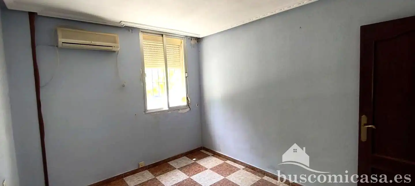 Schlafzimmer von Erdgeschoss zum Verkauf in Linares