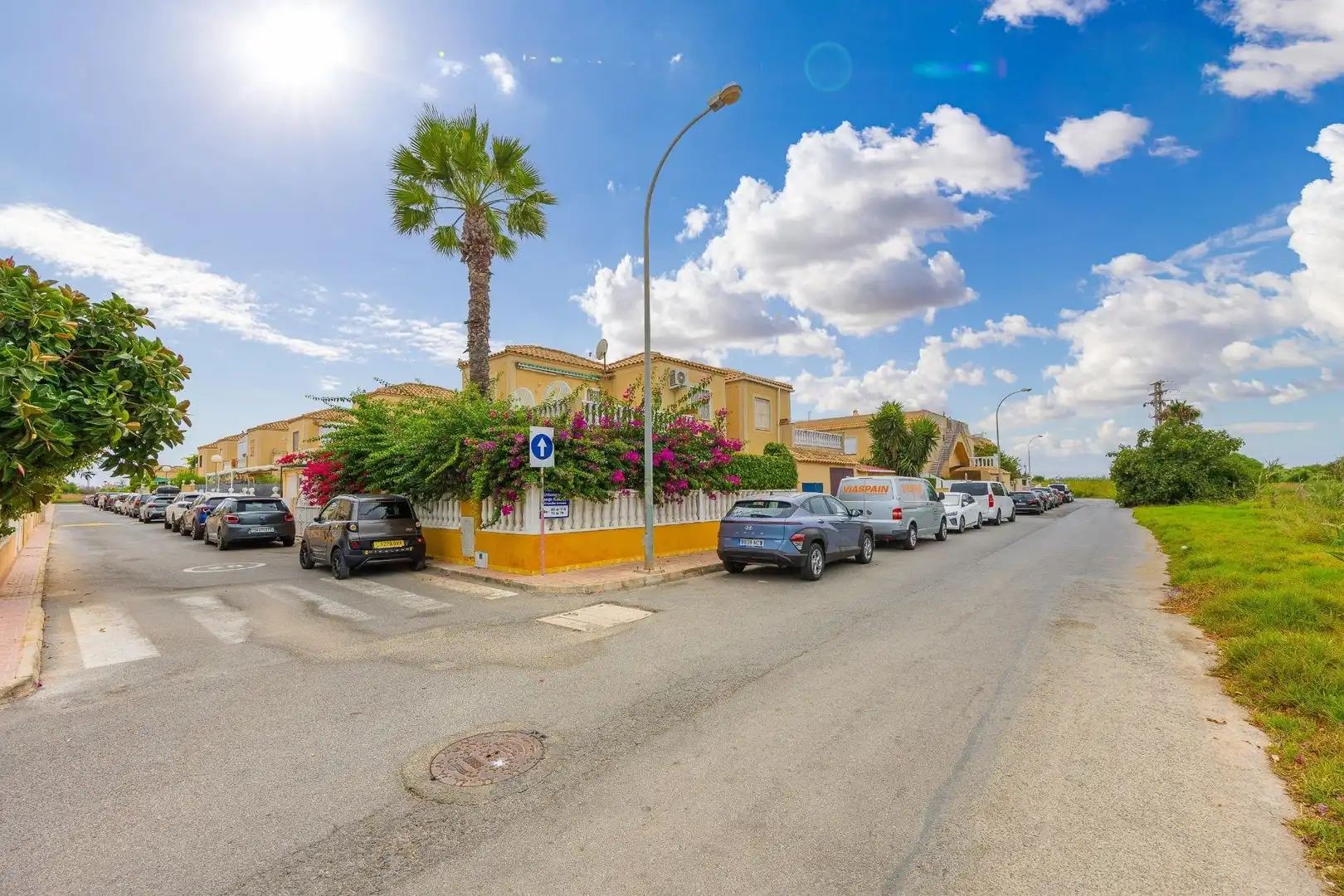 Vista exterior de Casa o xalet en venda en Torrevieja amb Aire condicionat, Jardí privat i Piscina