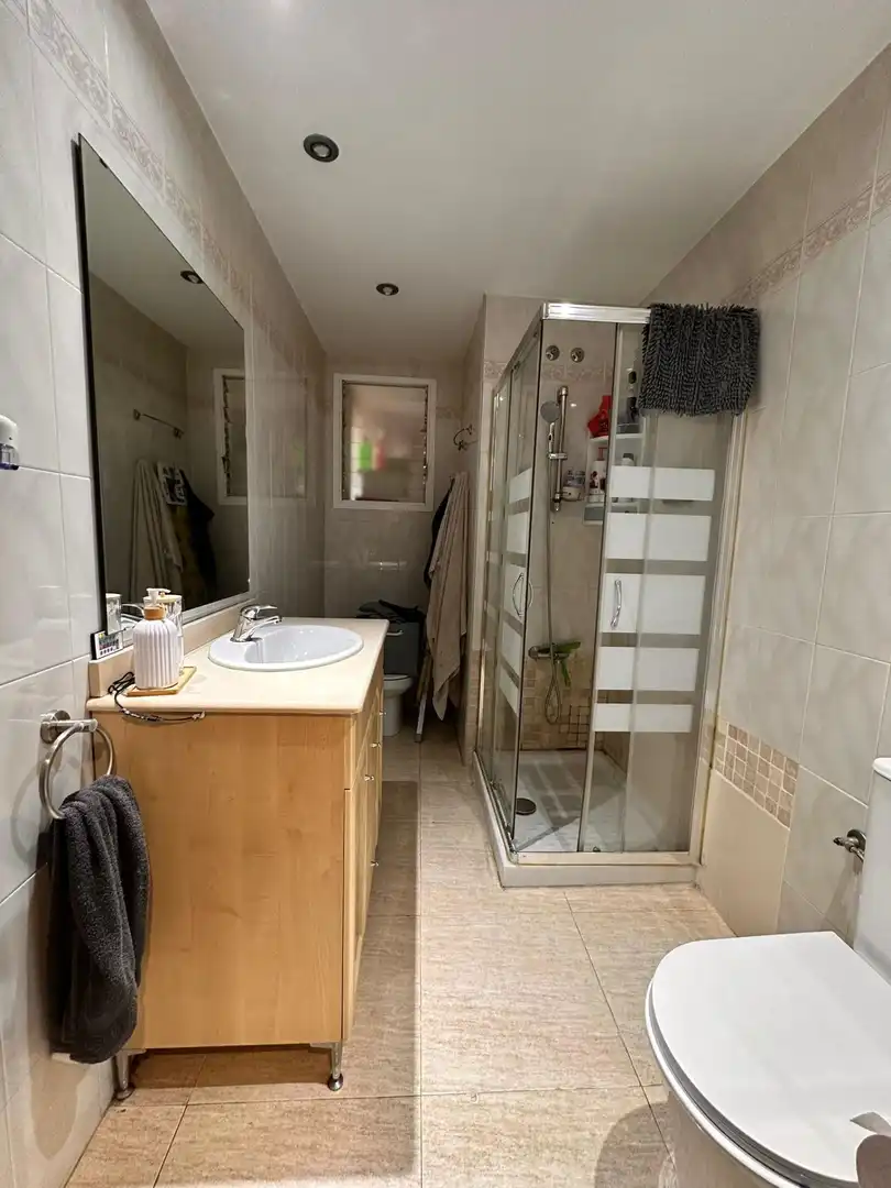 Bathroom of Flat for sale in Sabadell  with Air Conditioner, Heating and Balcony