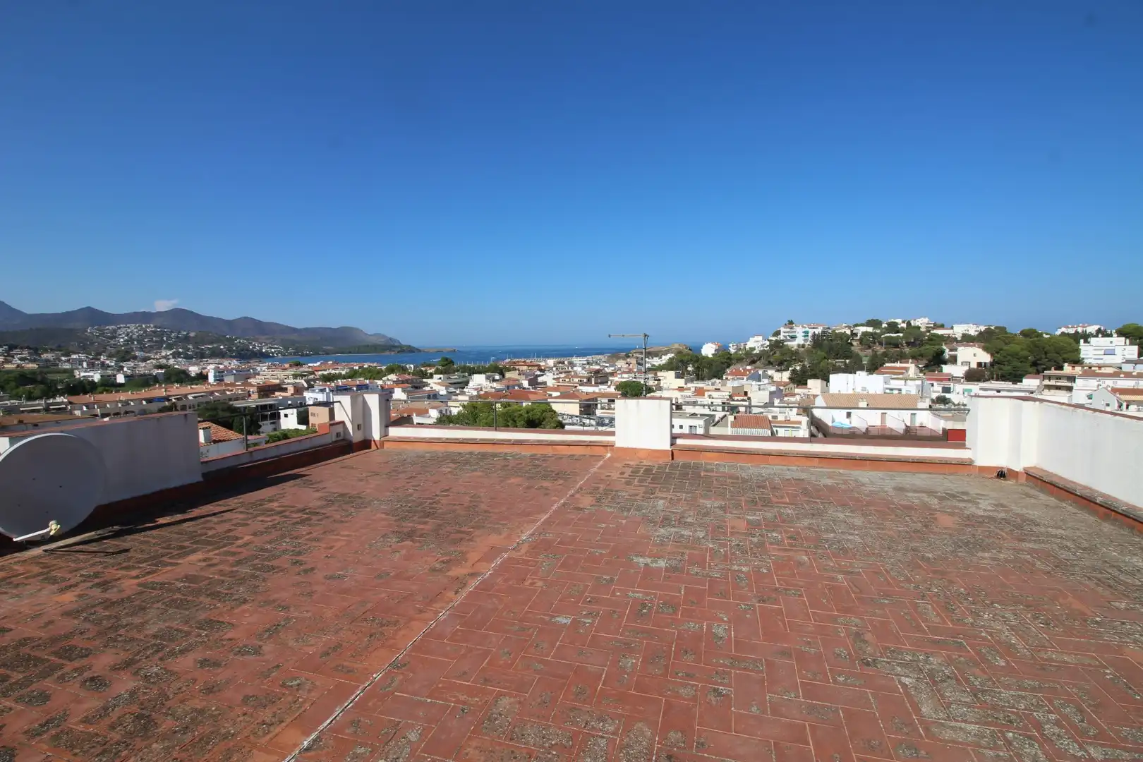 Vista exterior de Casa o chalet en venta en Llançà con Calefacción, Terraza y Amueblado