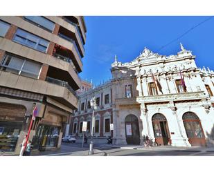 Außenansicht von Wohnung miete in Palencia Capital mit Heizung, Parkett und Terrasse