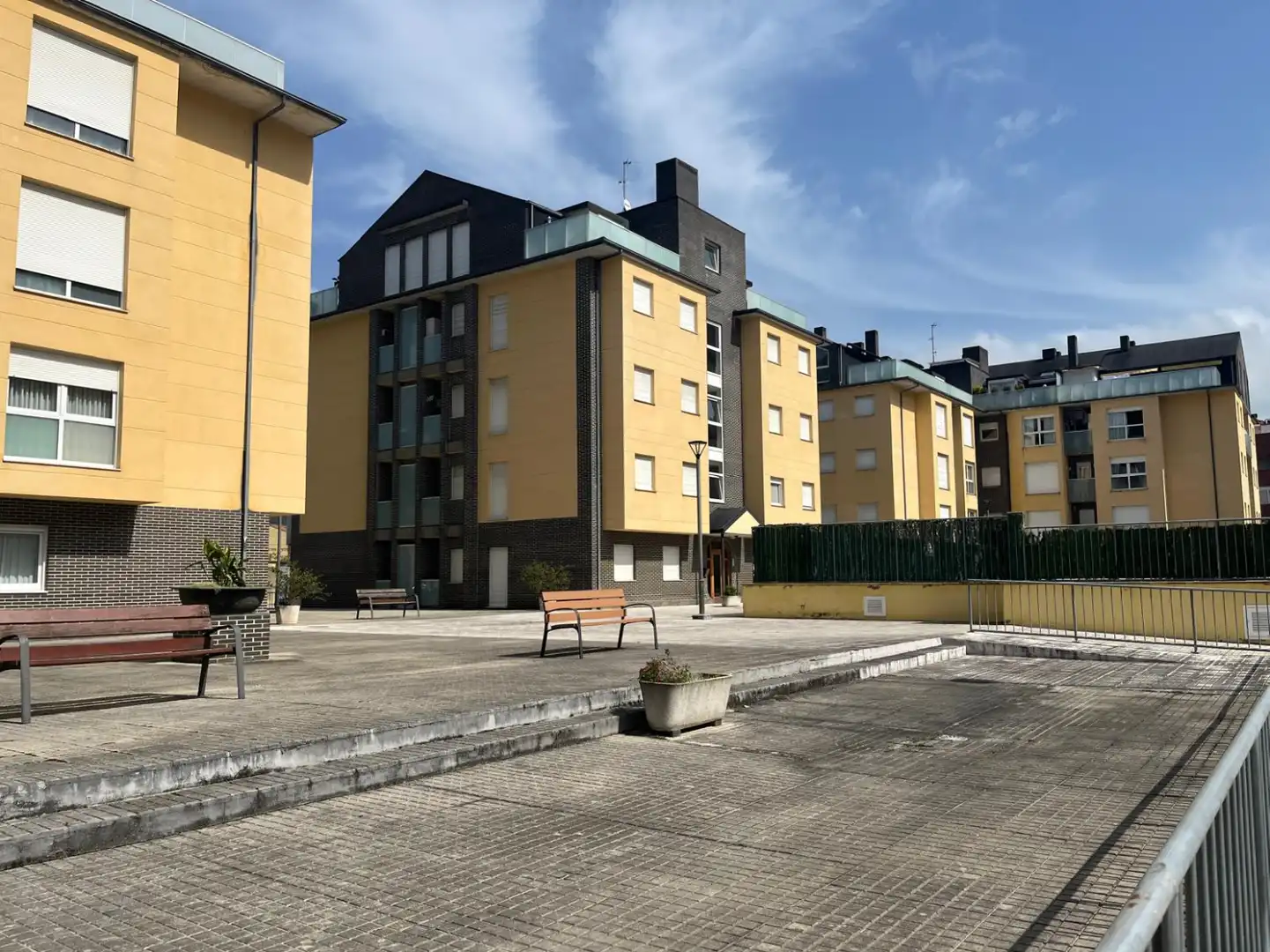 Vista exterior de Pis en venda en Val de San Vicente  amb Calefacció, Jardí privat i Piscina comunitària