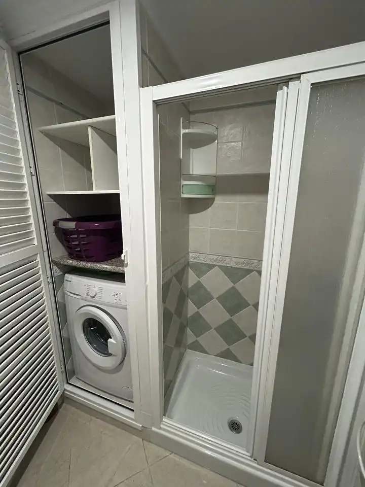 Baño de Piso de alquiler en Málaga con Aire acondicionado, Calefacción y Terraza