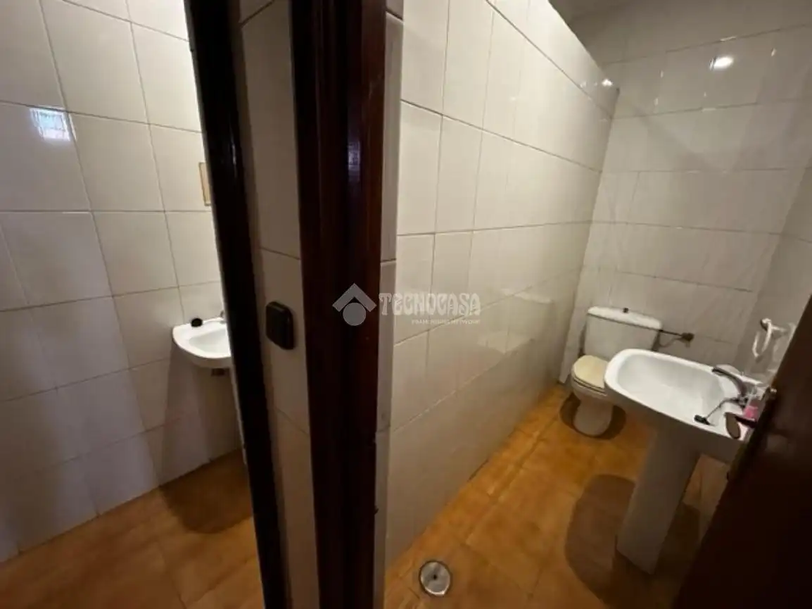 Baño de Local de alquiler en Valladolid con Aire acondicionado y Calefacción