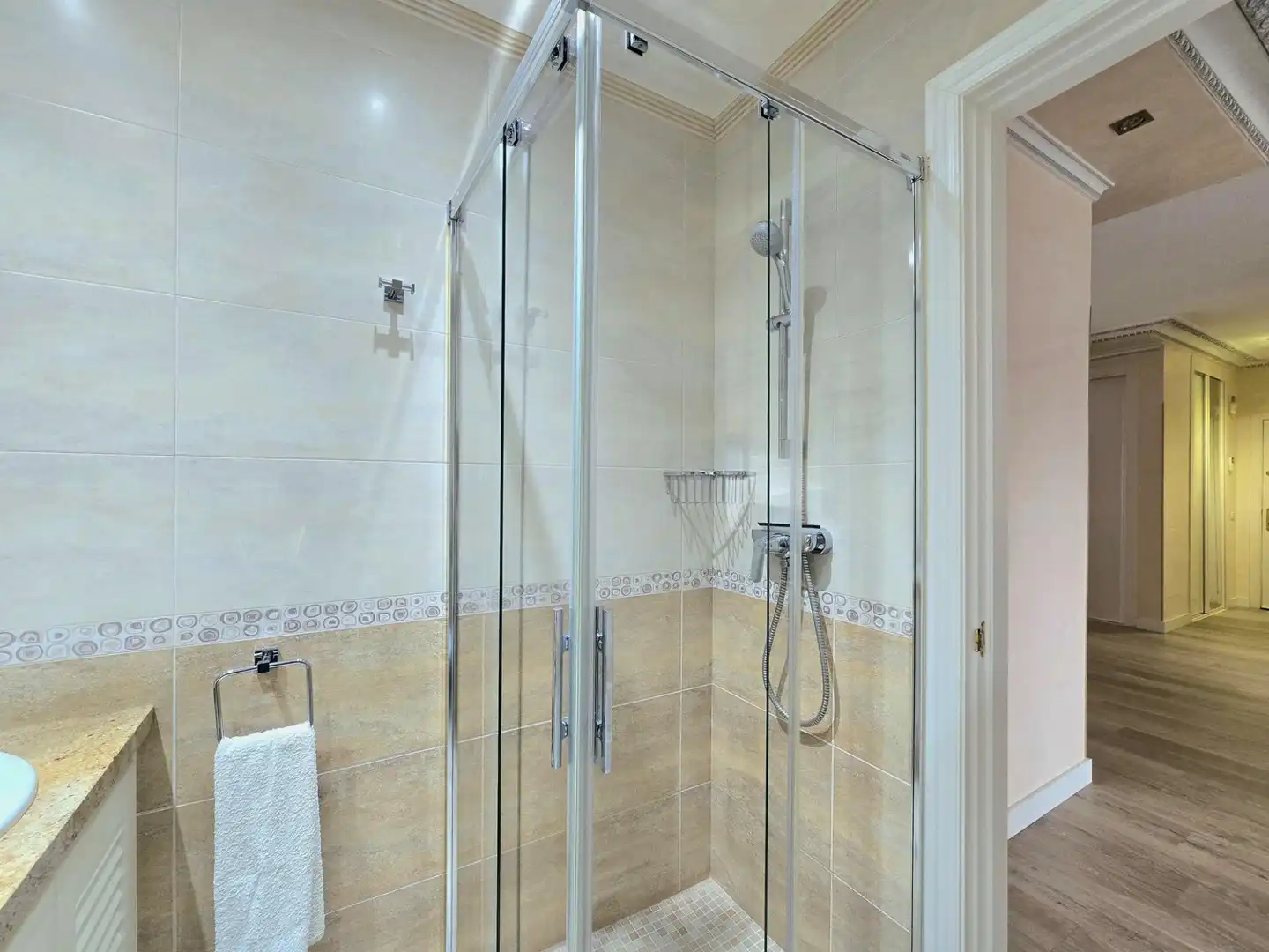 Baño de Piso en venta en Torremolinos con Aire acondicionado, Calefacción y Jardín privado