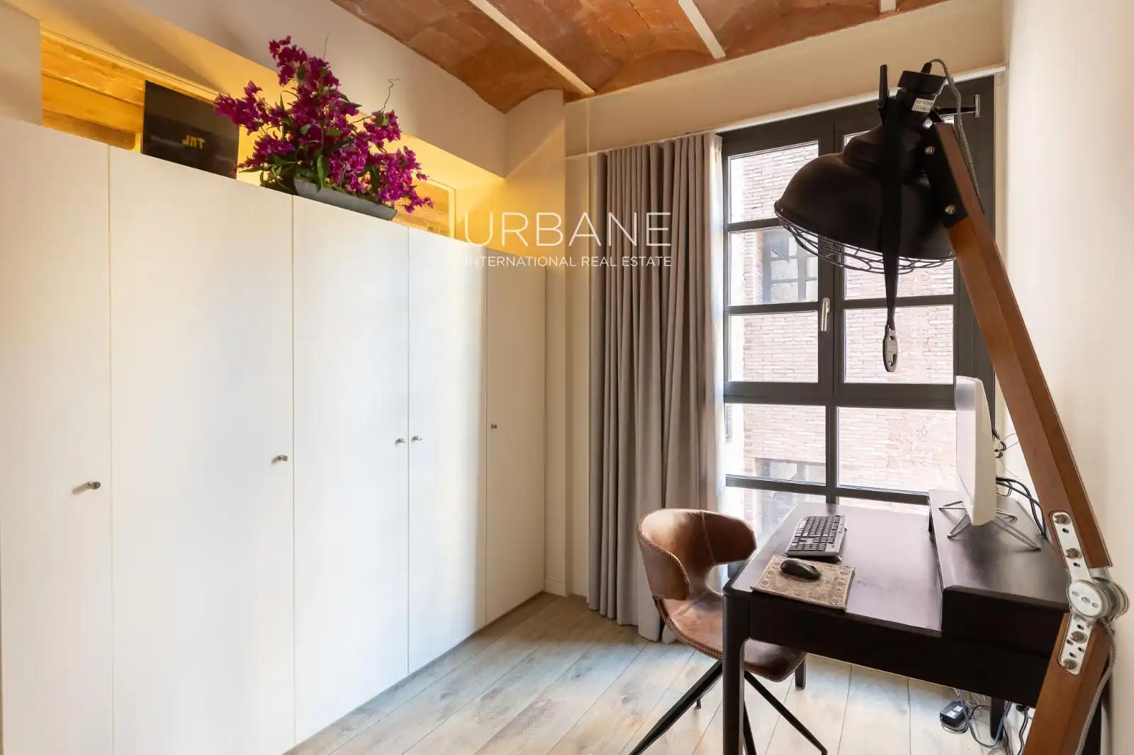 Schlafzimmer von Wohnung zum Verkauf in Barcelona mit Klimaanlage, Heizung und Terrasse