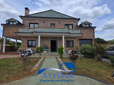 Villa con piscina in vendita a Escalona