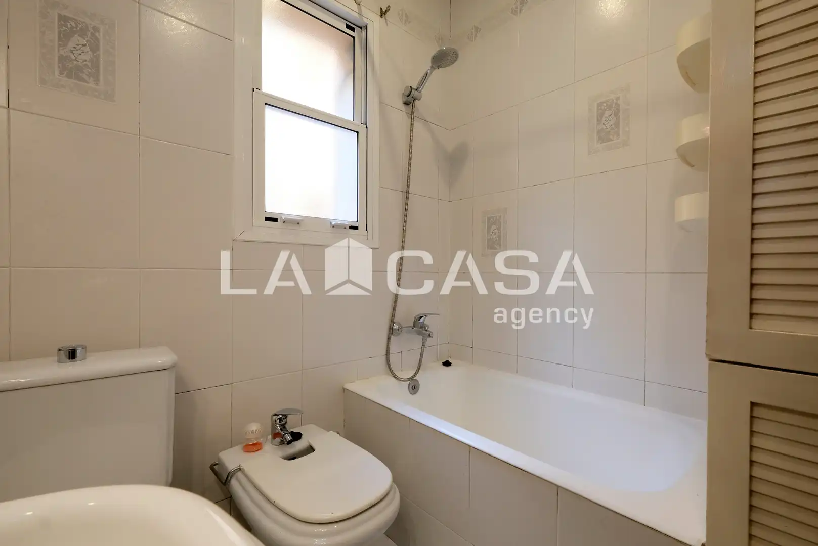 Piso en venta en Barcelona con Calefacción y Balcón