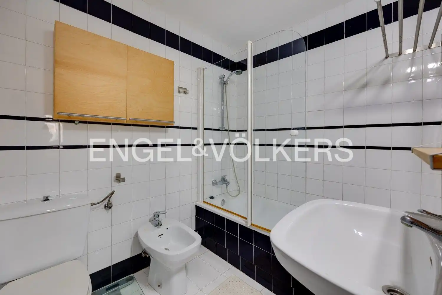 Bathroom of Flat for sale in Torrevieja  with Air Conditioner, Heating and Private garden