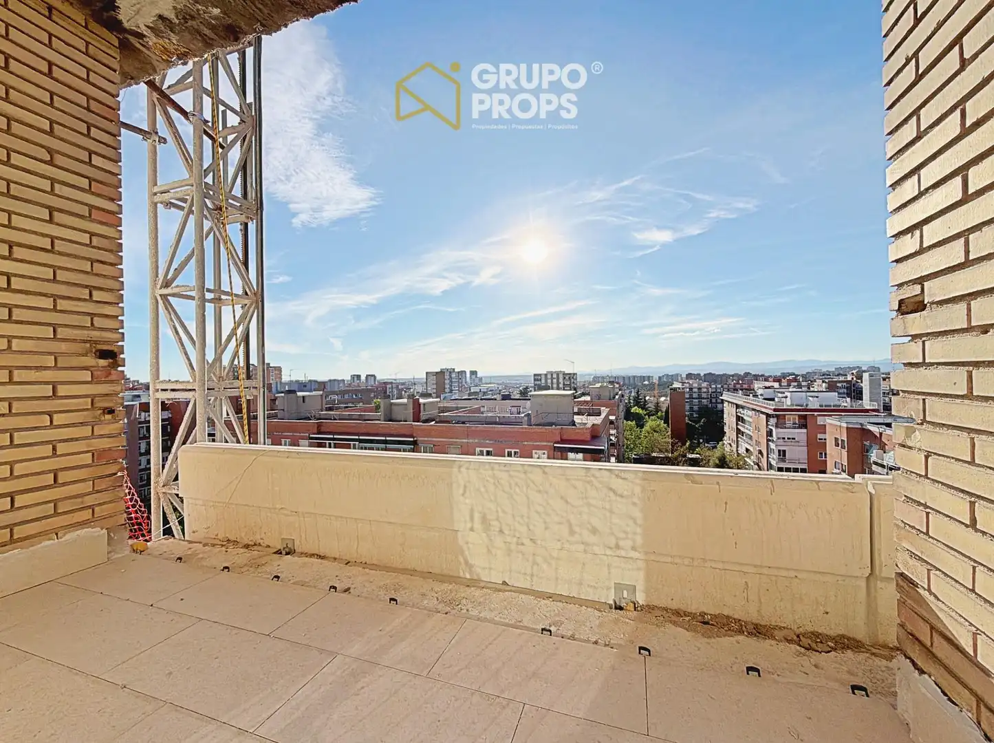Vista exterior de Apartamento en venta en Madrid con Calefacción y Balcón