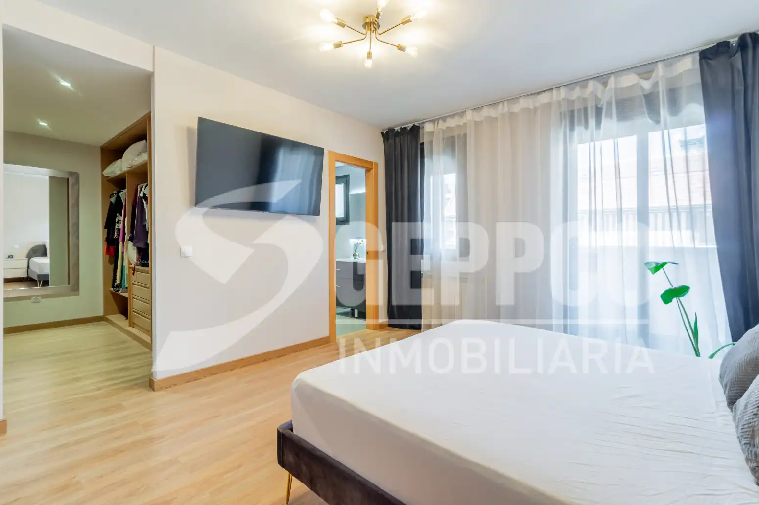 Habitación de Casa adosada en venta en Alcalá de Henares con Calefacción, Terraza y Piscina comunitaria