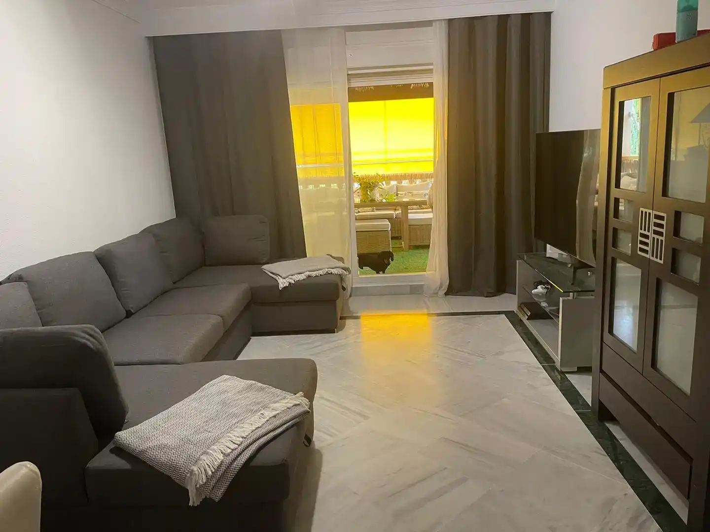 Wohnzimmer von Wohnungen zur Miete in Marbella mit Klimaanlage, Schwimmbad und Balkon