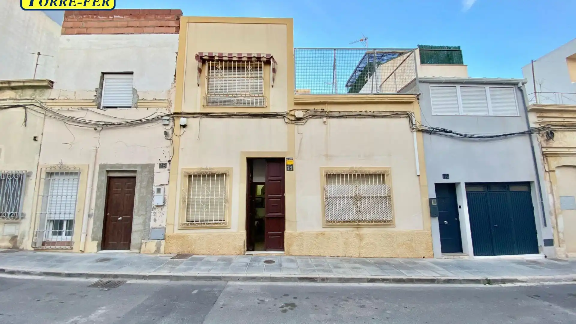 Exterior view of Houses for sale in  Almería Capital  with Terrace