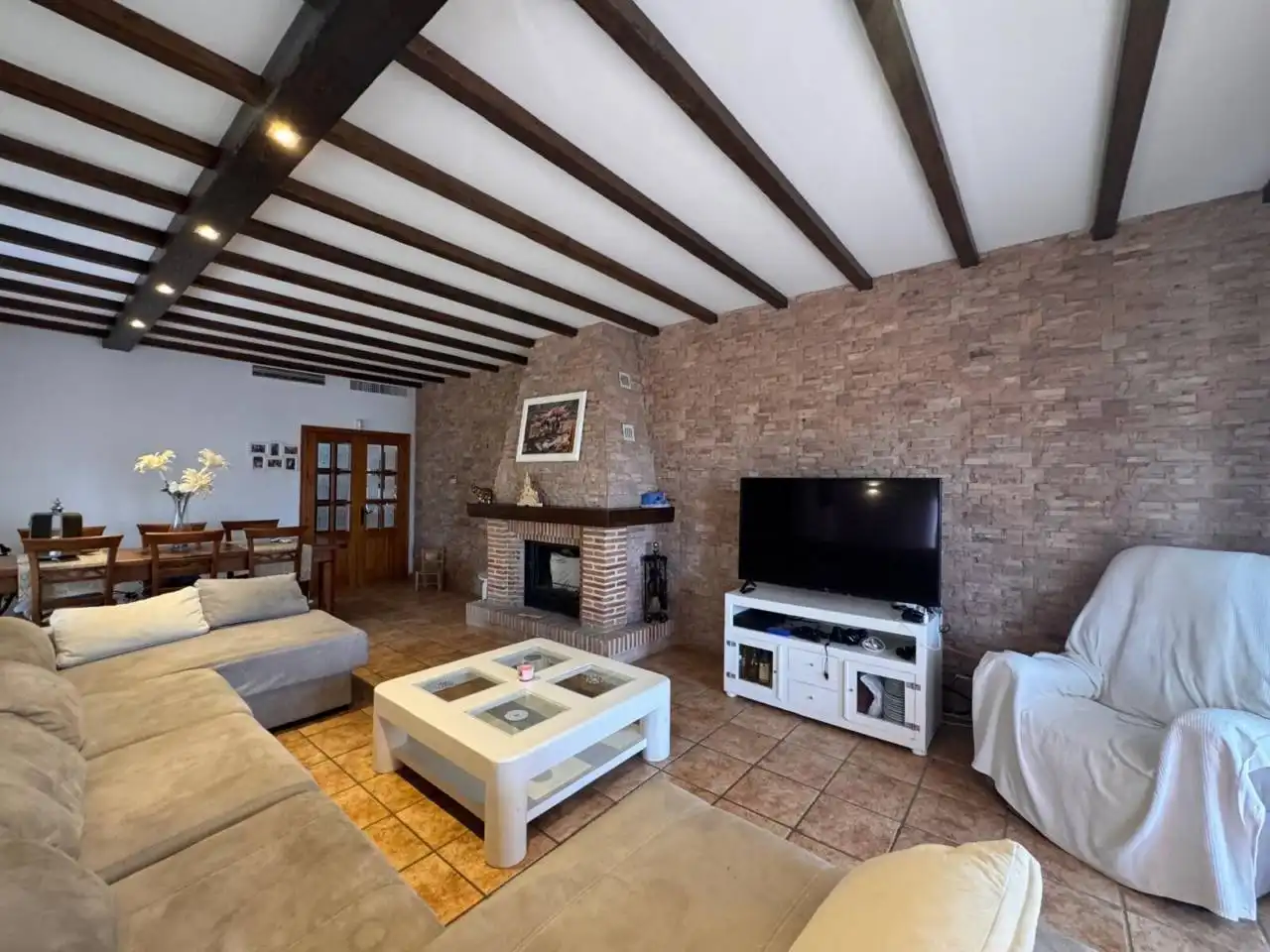 Sala de estar de Casa o chalet en venta en Manilva con Aire acondicionado, Calefacción y Jardín privado