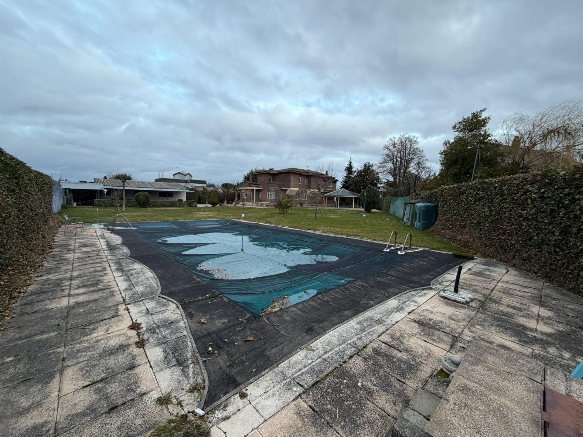 Piscina de Casa o xalet en venda en Cabrerizos amb Calefacció, Jardí privat i Traster