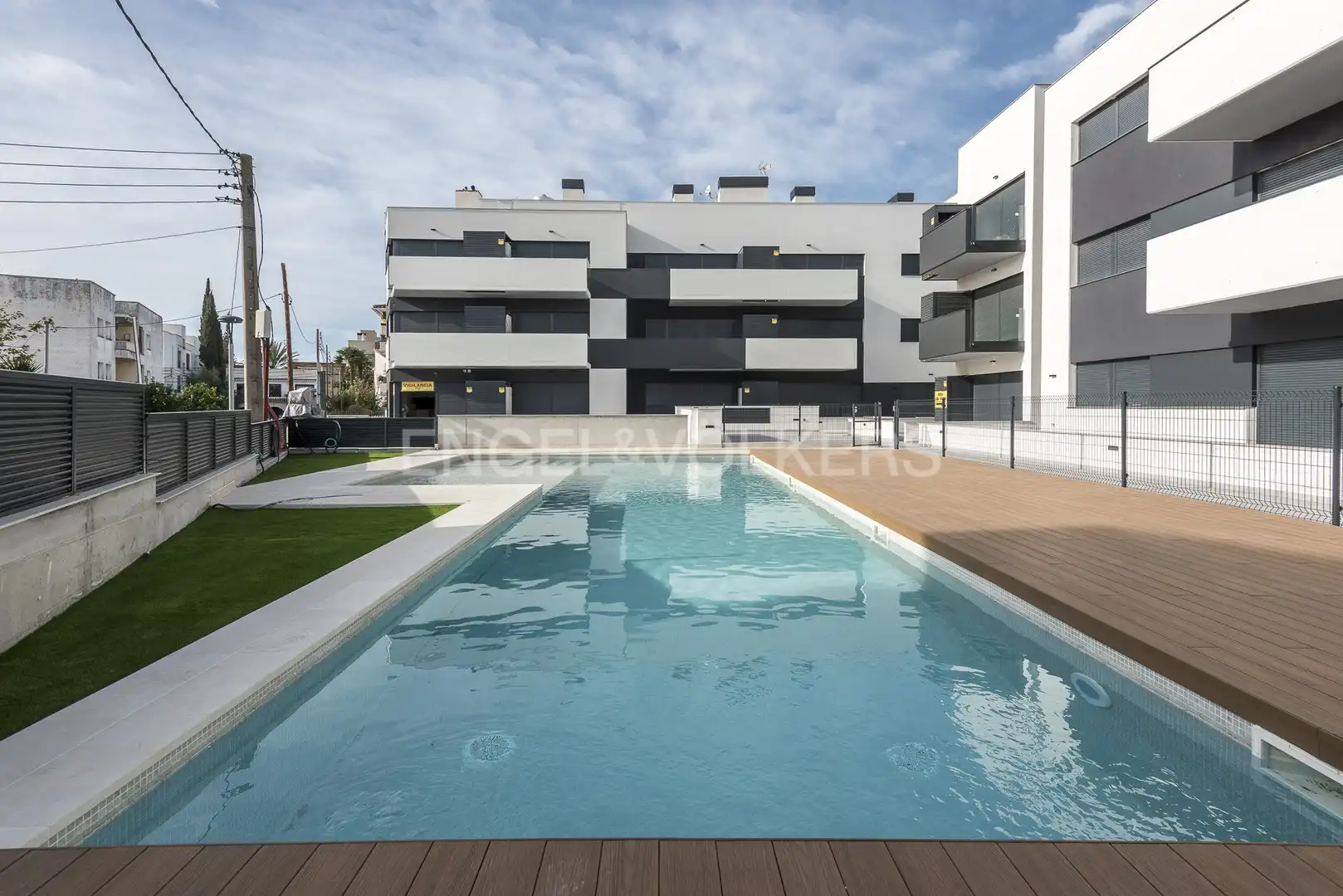 Swimming pool of Flat for sale in Cubelles  with Air Conditioner, Heating and Terrace