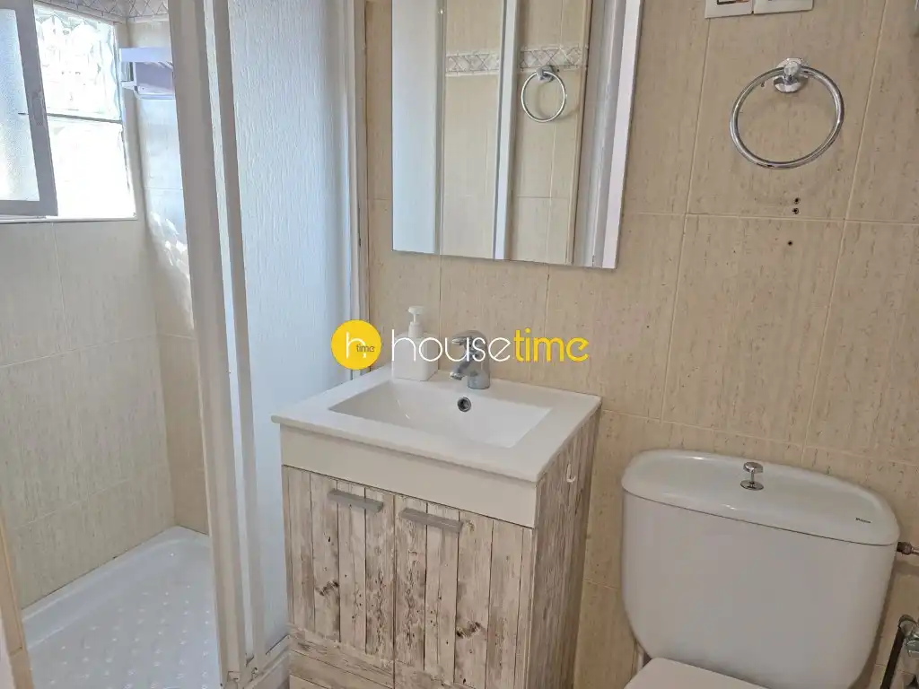 Bathroom of Houses for sale in Santa Coloma de Gramenet