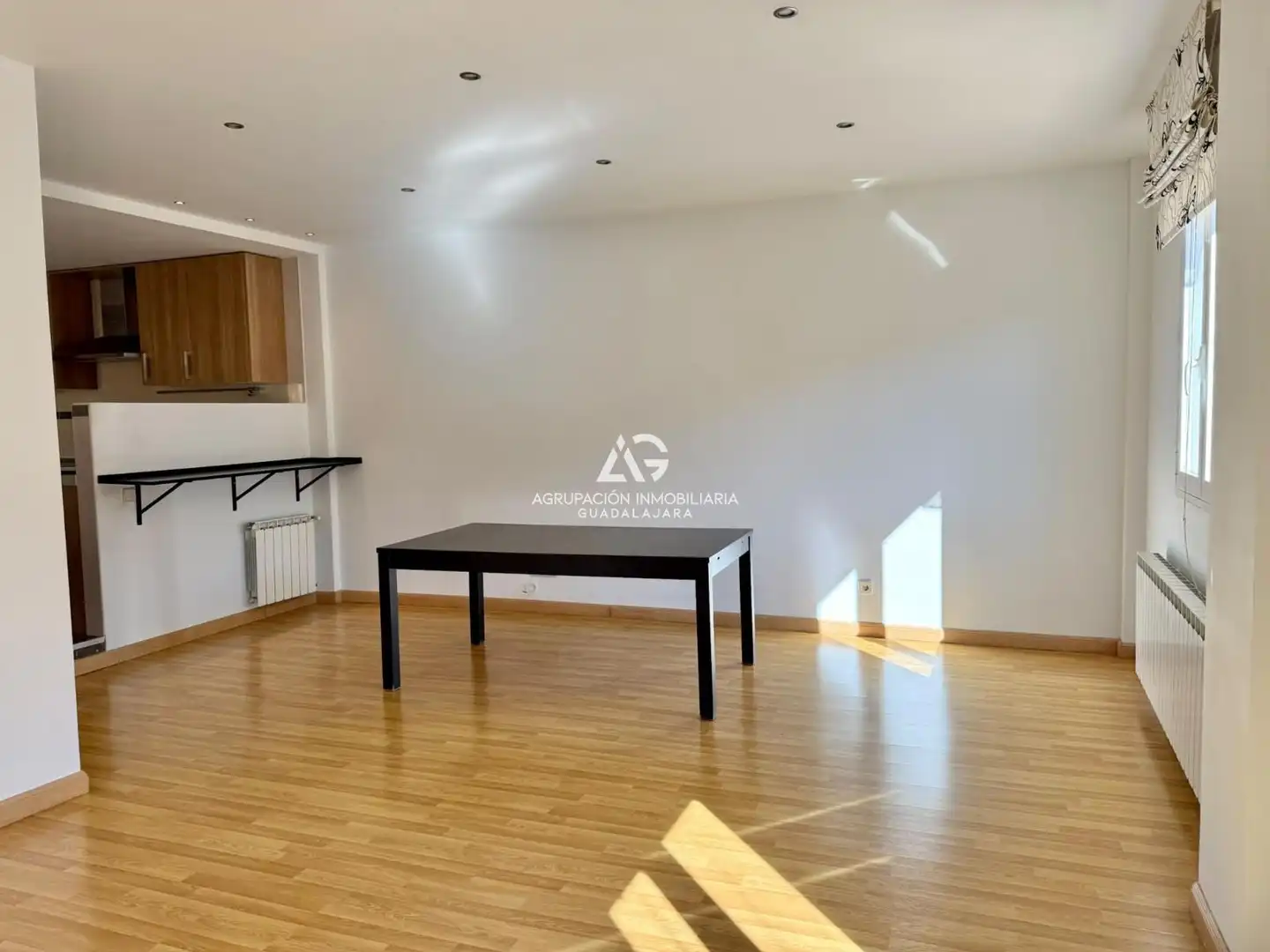 Sala d'estar de Pis en venda en Marchamalo amb Calefacció i Terrassa