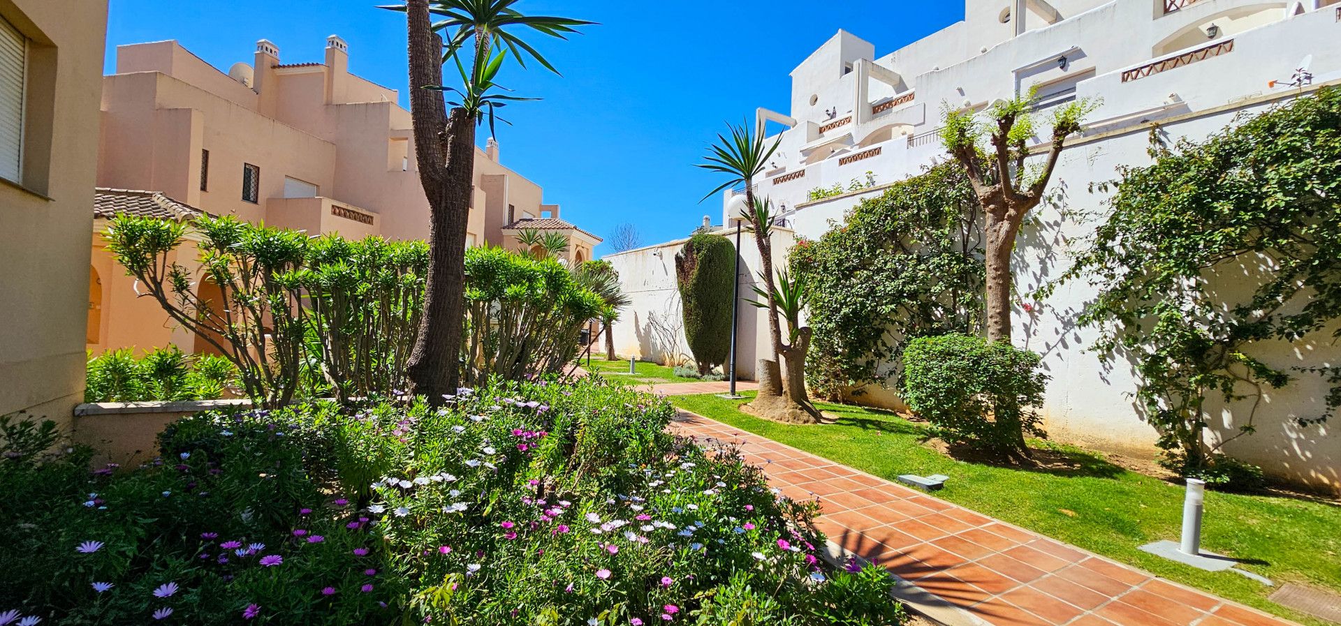 Jardí de Casa adosada en venda en Casares amb Aire condicionat, Terrassa i Traster