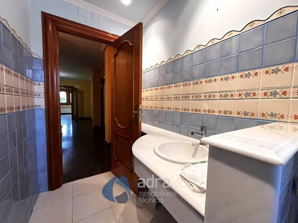 Houses for sale in Lardero  with Air Conditioner, Heating and Private garden