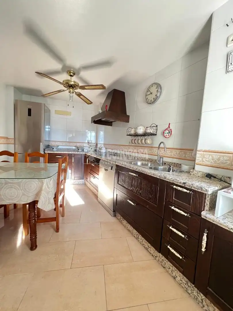 Kitchen of Flat for sale in Dos Hermanas