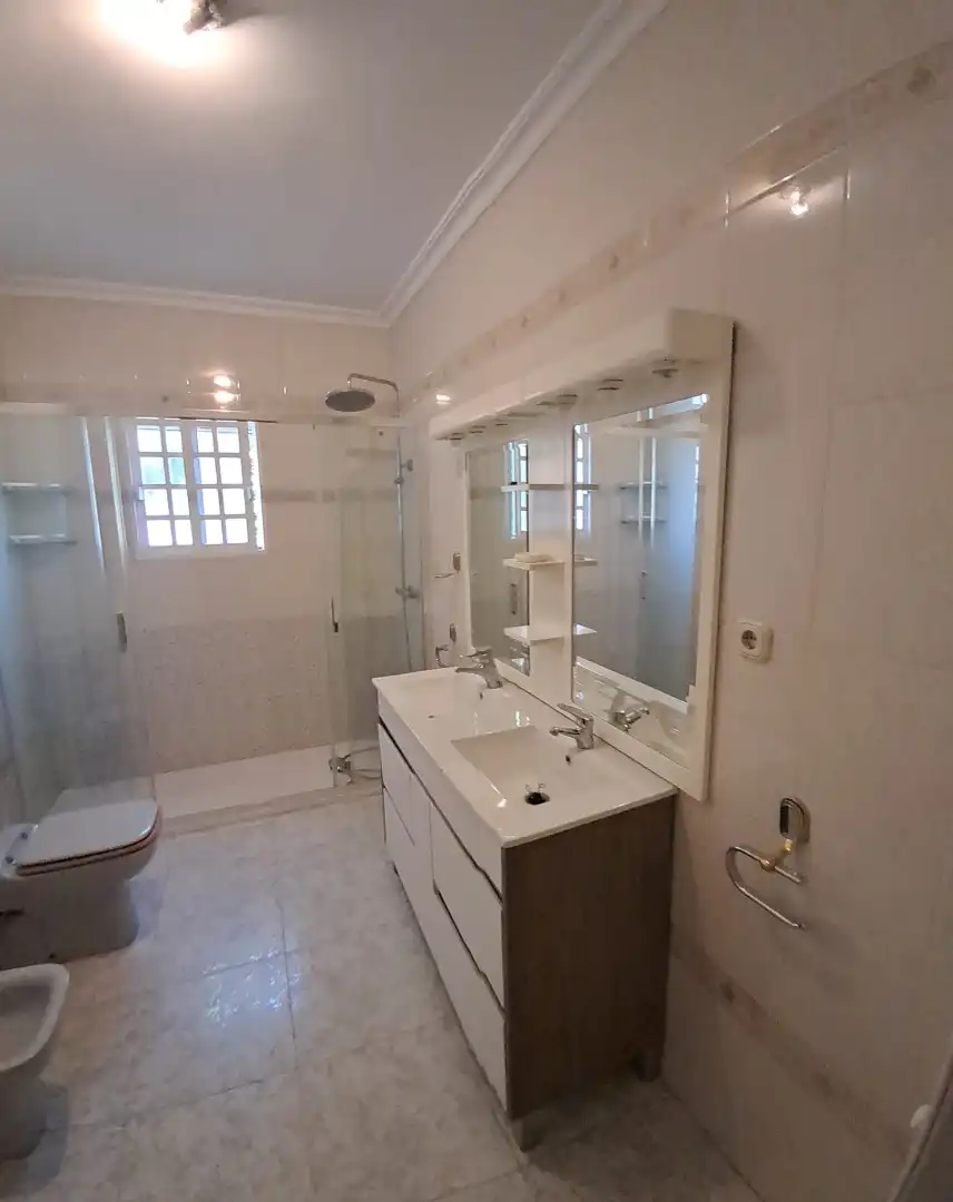 Baño de Casa o chalet en venta en Palomares del Río con Aire acondicionado, Jardín privado y Terraza
